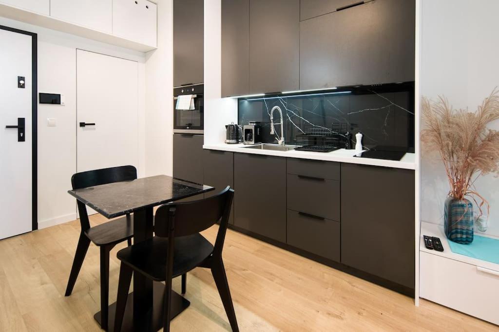 Modern Apt Next To Train Station Krakau Exterior foto
